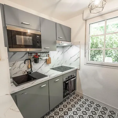 Cosy With Terrace Near Bordeaux * Mérignac